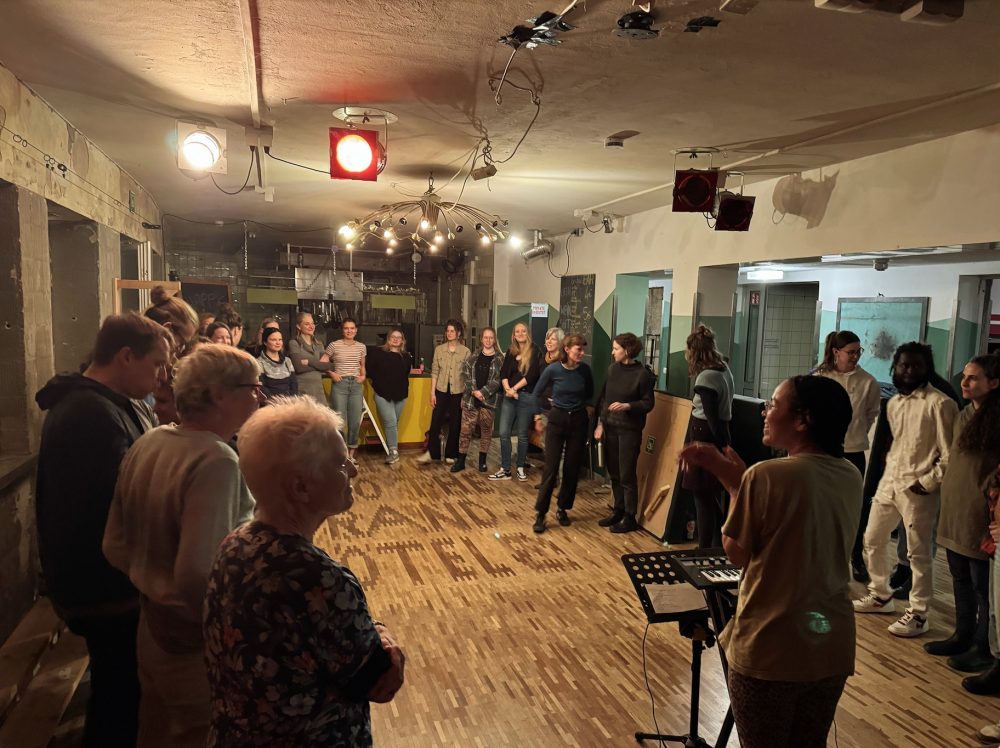 Cosmopoling-gathering Cosmopoling-gathering